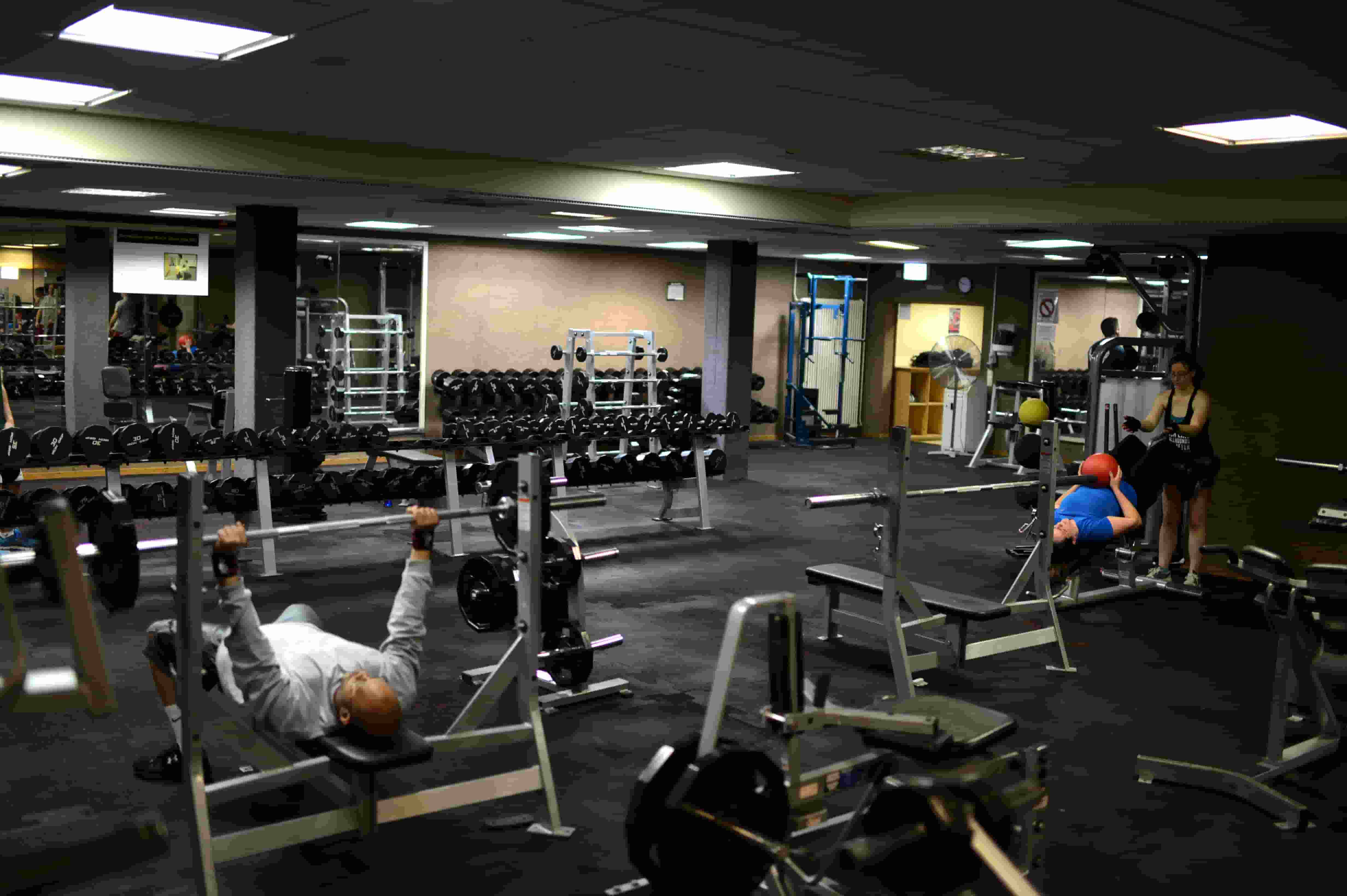 Επτά ασκήσεις που θα σας βοηθήσουν να χτίσετε γρήγορα τους μυς και να επιτύχετε μια εξαιρετική σωματική διάπλαση